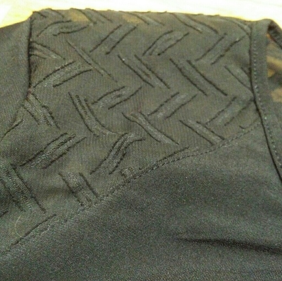 Ellen Tracy 3/4 Sleeve Black Keyhole Top NWT - Picture 7 of 8